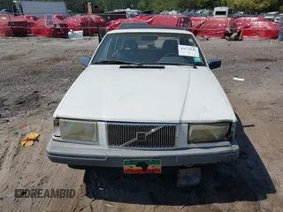 1991 Volvo 740 z VIN YV1FA8842M2506866, wystawiony jako IAAI lot #42076046 z przebiegiem 126 781 mil mil oraz . Historia ofert i sprzedaży dostępna na DreamBid. Obrazek 12.