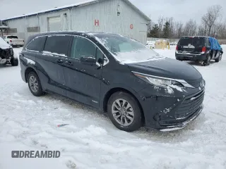 2021 Toyota Sienna LE with VIN 5TDKRKEC8MS049544, listed as a Copart auction lot 45875155 with 70,948 mi miles and Clean Title. Bid and sale history available at carsss.com. Image 4.