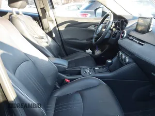 2019 Mazda CX-3 Grand Touring z VIN JM1DKFD78K0417780, wystawiony jako IAAI lot #41573009 z przebiegiem 70 002 mil mil oraz . Historia ofert i sprzedaży dostępna na DreamBid. Obrazek 5.