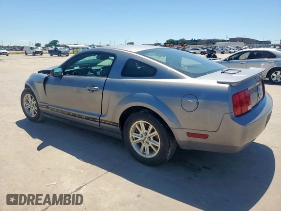2007 Ford Mustang Deluxe z VIN 1ZVFT80N375232811, wystawiony jako Copart lot #57910365 z przebiegiem 162 721 mil mil oraz Szkoda całkowita • Salvage title. Historia ofert i sprzedaży dostępna na DreamBid. Obrazek 2.