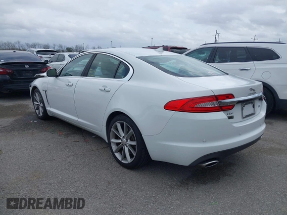 2015 Jaguar XF V6 Portfolio with VIN SAJWA0F7XF8U88039, listed as a IAAI auction lot 41459904 with 83,927 mi miles. Bid and sale history available at carsss.com. Image 3.