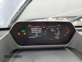 2024 Toyota bZ4X XLE z VIN JTMAAAAA4RA046775, wystawiony jako Copart lot #58128015 z przebiegiem 9068 mil mil oraz Szkody całkowita. Historia ofert i sprzedaży dostępna na DreamBid. Obrazek 9.