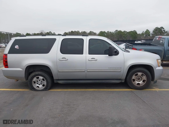 2010 Chevrolet Suburban Commercial with VIN 1GNUKHE30AR186320, listed as a IAAI auction lot 41544991 with 216,037 mi miles. Bid and sale history available at carsss.com. Image 13.