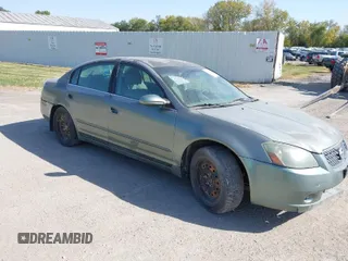 2005 Nissan Altima 2.5 S with VIN 1N4AL11D15C121313, listed as a IAAI auction lot 40378171 with 1 mi miles. Bid and sale history available at carsss.com. Image 1.