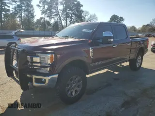 2017 Ford F-250 Lariat z VIN 1FT7W2BT4HED14927, wystawiony jako Copart lot #87392444 z przebiegiem 97 592 mil mil oraz Szkoda całkowita • Salvage title. Historia ofert i sprzedaży dostępna na DreamBid. Obrazek 1.