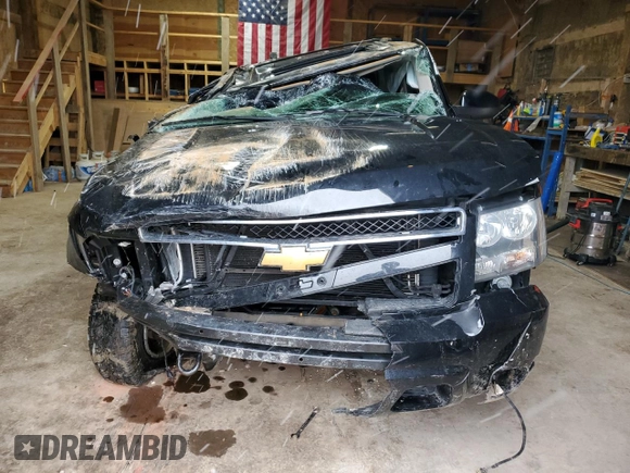 2013 Chevrolet Tahoe LT z VIN 1GNSKBE01DR332478, wystawiony jako Copart lot #51455625 z przebiegiem 143 541 mil mil oraz Czysty tytuł • Clean title. Historia ofert i sprzedaży dostępna na DreamBid. Obrazek 5.
