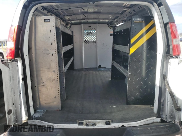 2022 Chevrolet Express Cargo z VIN 1GCWGAFP2N1291652, wystawiony jako Copart lot #63129415 z przebiegiem 51 110 mil mil oraz Szkoda całkowita • Salvage title. Historia ofert i sprzedaży dostępna na DreamBid. Obrazek 10.