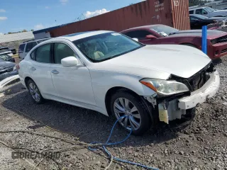 2013 Infiniti M with VIN JN1BY1AR3DM602297, listed as a Copart auction lot 73646414 with 122,431 mi miles and Salvage Title. Bid and sale history available at DreamBid. Image 4.