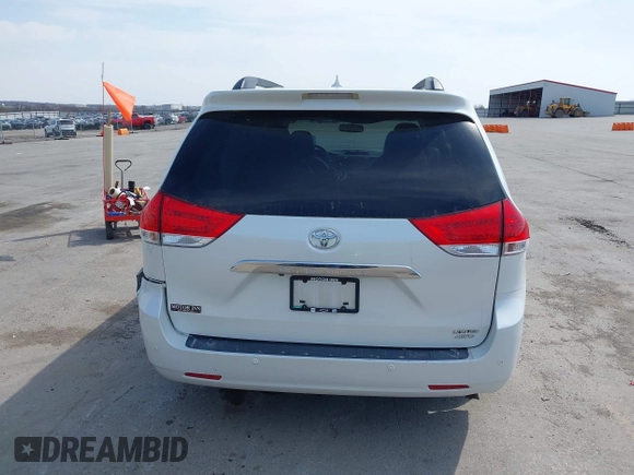 2011 Toyota Sienna XLE with VIN 5TDDK3DC6BS010355, listed as a IAAI auction lot 41998019 with 257,558 mi miles and . Bid and sale history available at DreamBid. Image 17.