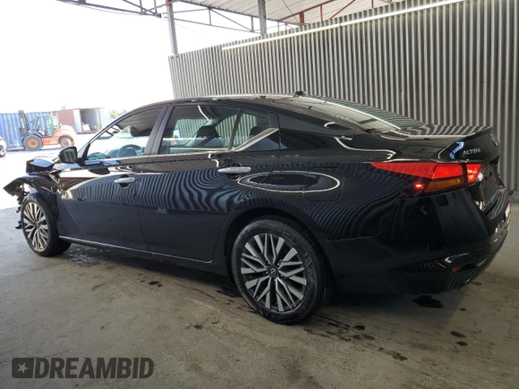 2025 Nissan Altima SV with VIN 1N4BL4DV9SN351630, listed as a Copart auction lot 54365375 with 6,098 mi miles and Clean Title. Bid and sale history available at DreamBid. Image 2.