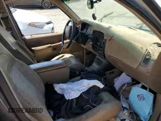 1999 Ford Explorer XLT с VIN 1FMZU34E6XZC13975, выставлен на аукционе Copart как лот 52385945 с пробегом 189 932 миль миль и Списание • Salvage title. История ставок и продаж доступна на DreamBid. Изображение 7.
