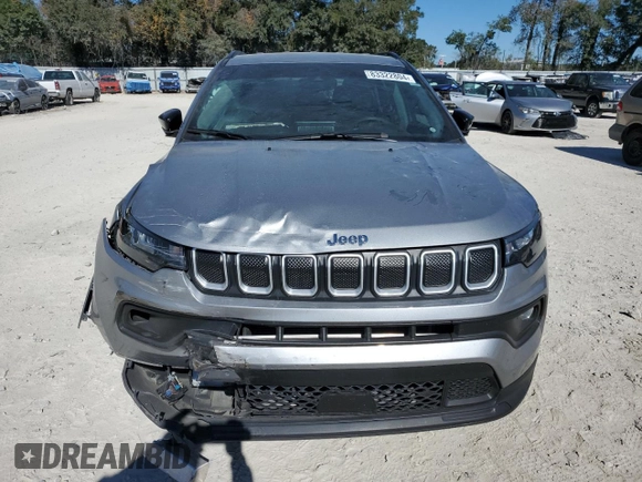 2022 Jeep Compass Altitude z VIN 3C4NJCBB7NT139457, wystawiony jako Copart lot #83322804 z przebiegiem 47 017 mil mil oraz Szkoda całkowita • Salvage title. Historia ofert i sprzedaży dostępna na DreamBid. Obrazek 5.