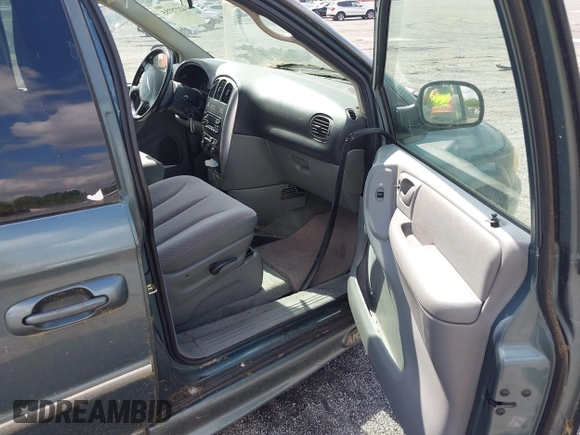 2007 Chrysler Town & Country Touring with VIN 2A4GP54L67R133643, listed as a IAAI auction lot 42275755 with 84,881 mi miles and . Bid and sale history available at DreamBid. Image 5.