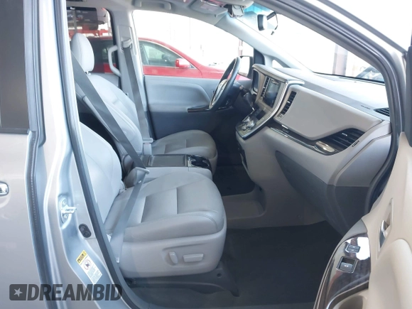 2015 Toyota Sienna XLE с VIN 5TDYK3DC9FS611086, выставлен на аукционе IAAI как лот 41970098 с пробегом 59 154 миль миль и . История ставок и продаж доступна на DreamBid. Изображение 5.