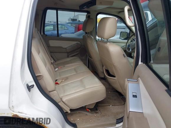 2008 Mercury Mountaineer Premier with VIN 4M2EU48848UJ00015, listed as a IAAI auction lot 41628733 with 307,424 mi miles. Bid and sale history available at carsss.com. Image 8.