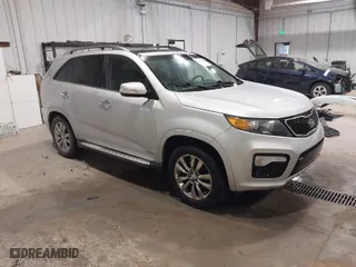2013 Kia Sorento SX with VIN 5XYKWDA24DG380944, listed as a IAAI auction lot 42058174 with 261,860 mi miles. Bid and sale history available at carsss.com. Image 1.