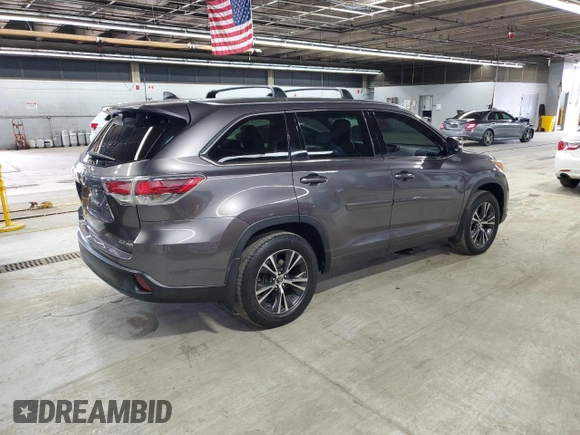 2016 Toyota Highlander XLE z VIN 5TDJKRFH0GS500635, wystawiony jako Copart lot #55602525 z przebiegiem 108 930 mil mil oraz Czysty tytuł • Clean title. Historia ofert i sprzedaży dostępna na DreamBid. Obrazek 3.