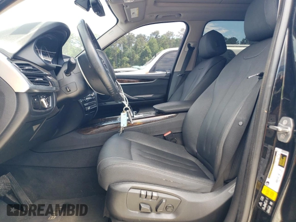 2016 BMW X5 xDrive35i z VIN 5UXKR0C52G0P26716, wystawiony jako Copart lot #56028275 z przebiegiem 128 355 mil mil oraz Szkoda całkowita • Salvage title. Historia ofert i sprzedaży dostępna na DreamBid. Obrazek 7.