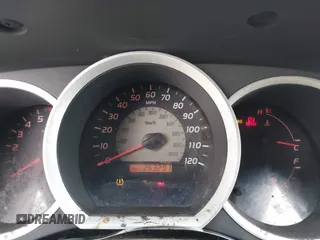 2006 Toyota Tacoma z VIN 5TEPX42N56Z256038, wystawiony jako IAAI lot #42290164 z przebiegiem 263 291 mil mil oraz . Historia ofert i sprzedaży dostępna na DreamBid. Obrazek 7.