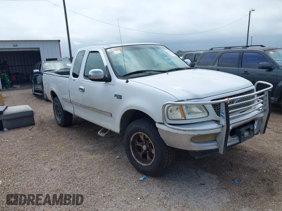 1997 Ford F-150 XL z VIN 1FTEX18L0VNB99499, wystawiony jako IAAI lot #42163584 z przebiegiem 242 946 mil mil oraz . Historia ofert i sprzedaży dostępna na DreamBid. Obrazek 1.