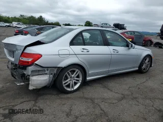 2013 Mercedes-Benz C 300 Sport z VIN WDDGF8AB9DR283386, wystawiony jako Copart lot #58867615 z przebiegiem 117 572 mil mil oraz Szkoda całkowita • Salvage title. Historia ofert i sprzedaży dostępna na DreamBid. Obrazek 3.