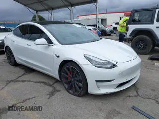 2020 Tesla Model 3 Performance z VIN 5YJ3E1EC4LF625109, wystawiony jako IAAI lot #41735149 z przebiegiem 95 010 mil mil oraz . Historia ofert i sprzedaży dostępna na DreamBid. Obrazek 1.