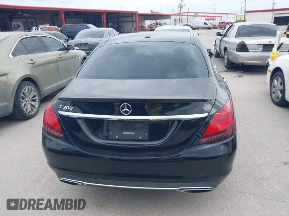 2019 Mercedes-Benz C 300 z VIN 55SWF8DB0KU307061, wystawiony jako IAAI lot #42143403 z przebiegiem Nie podano mil oraz . Historia ofert i sprzedaży dostępna na DreamBid. Obrazek 16.