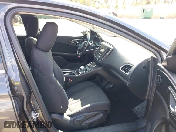 2015 Chrysler 200 Limited z VIN 1C3CCCAB3FN608357, wystawiony jako IAAI lot #42054234 z przebiegiem 151 694 mil mil oraz . Historia ofert i sprzedaży dostępna na DreamBid. Obrazek 5.