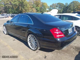 2010 Mercedes-Benz S-Class S 550 with VIN WDDNG7BB2AA345329, listed as a IAAI auction lot 40831016 with 127,004 mi miles. Bid and sale history available at carsss.com. Image 3.