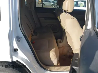 2016 Jeep Patriot Sport SE with VIN 1C4NJPBAXGD726730, listed as a IAAI auction lot 38298268 with 95,716 mi miles and . Bid and sale history available at carsss.com. Image 8.