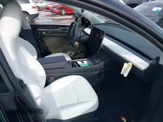 2023 Tesla Model Y Long Range z VIN 7SAYGDEE8PF826989, wystawiony jako IAAI lot #41615166 z przebiegiem 10 368 mil mil oraz . Historia ofert i sprzedaży dostępna na DreamBid. Obrazek 5.