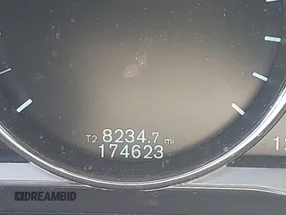 2015 Volvo XC60 T6 с VIN YV4902RK5F2762130, выставлен на аукционе IAAI как лот 42080997 с пробегом 174 623 миль миль и . История ставок и продаж доступна на DreamBid. Изображение 15.