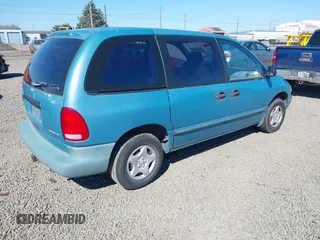 1998 Dodge Caravan with VIN 2B4FP253XWR829741, listed as a IAAI auction lot 42173839 with 123,783 mi miles and . Bid and sale history available at carsss.com. Image 4.