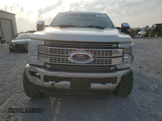 2017 Ford F-250 Lariat with VIN 1FT7W2BT0HEE63562, listed as a Copart auction lot 60880545 with 122,996 mi miles and Salvage title. Bid and sale history available at DreamBid. Image 5.