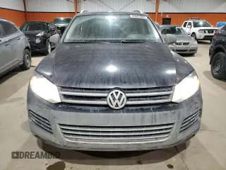 2013 Volkswagen Touareg Sport с VIN WVGEP9BP5DD008301, выставлен на аукционе Copart как лот 85085984 с пробегом 204 735 миль миль и Списание • Salvage title. История ставок и продаж доступна на DreamBid. Изображение 5.
