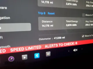 2023 Tesla Model 3 z VIN 5YJ3E1EA1PF466005, wystawiony jako Copart lot #60962125 z przebiegiem 47 239 mil mil oraz Szkoda całkowita • Salvage title. Historia ofert i sprzedaży dostępna na DreamBid. Obrazek 9.