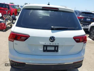 2024 Volkswagen Tiguan SE z VIN 3VVNB7AX4RM198923, wystawiony jako IAAI lot #42312597 z przebiegiem 6 827 mil mil oraz . Historia ofert i sprzedaży dostępna na DreamBid. Obrazek 16.