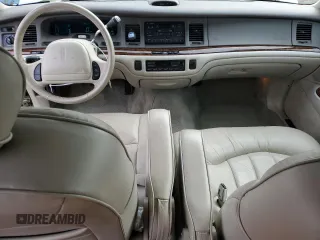 1997 Lincoln Town Car Executive z VIN 1LNLM81W9VY643745, wystawiony jako Copart lot #47921365 z przebiegiem 68 821 mil mil oraz Szkoda całkowita • Salvage title. Historia ofert i sprzedaży dostępna na DreamBid. Obrazek 8.