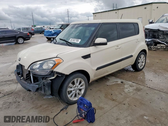 2013 Kia Soul + z VIN KNDJT2A64D7516093, wystawiony jako Copart lot #55762795 z przebiegiem 69 783 mil mil oraz Szkody całkowita. Historia ofert i sprzedaży dostępna na DreamBid. Obrazek 1.