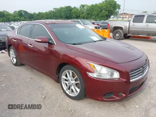 2010 Nissan Maxima SV z VIN 1N4AA5APXAC824698, wystawiony jako IAAI lot #42467032 z przebiegiem 215 731 mil mil oraz . Historia ofert i sprzedaży dostępna na DreamBid. Obrazek 1.