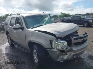 2007 Chevrolet Tahoe LTZ z VIN 1GNFK13097J406134, wystawiony jako IAAI lot #42318310 z przebiegiem 137 106 mil mil oraz . Historia ofert i sprzedaży dostępna na DreamBid. Obrazek 1.
