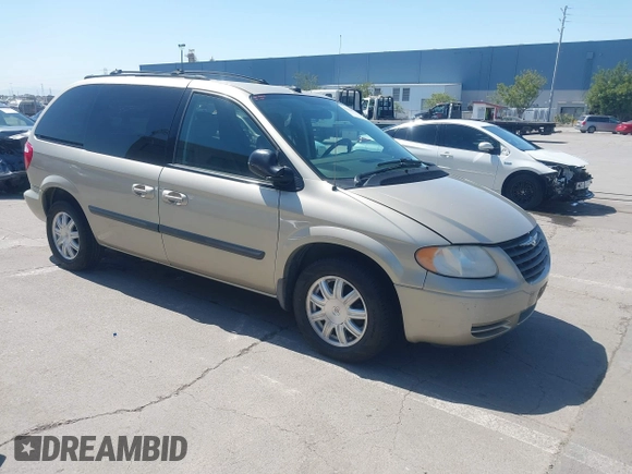 2005 Chrysler Town & Country with VIN 1C4GP45R25B370709, listed as a IAAI auction lot 42034770 with 147,675 mi miles. Bid and sale history available at carsss.com. Image 1.