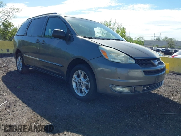 2005 Toyota Sienna XLE with VIN 5TDBA22C05S052824, listed as a IAAI auction lot 42158121 with 189,330 mi miles. Bid and sale history available at carsss.com. Image 1.