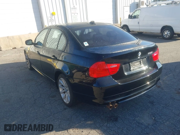 2011 BMW 3 Series 328i xDrive with VIN WBAPK7G52BNN78753, listed as a IAAI auction lot 41775527 with 89,309 mi miles. Bid and sale history available at carsss.com. Image 3.