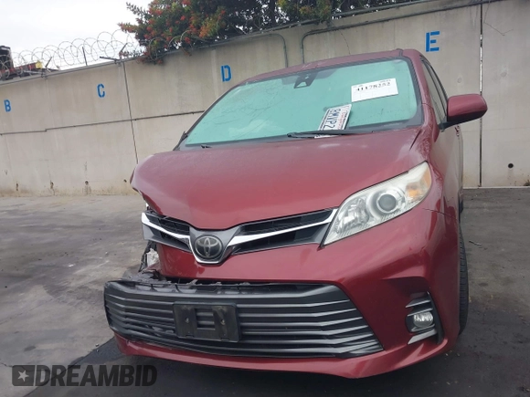 2018 Toyota Sienna XLE Auto Access Seat with VIN 5TDYZ3DC8JS932914, listed as a IAAI auction lot 41178252 with 112,009 mi miles. Bid and sale history available at carsss.com. Image 12.