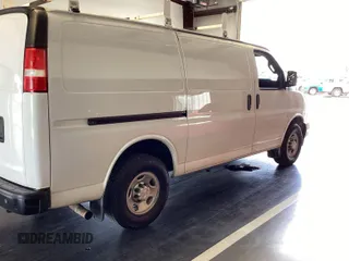 2017 Chevrolet Express Cargo z VIN 1GCWGAFF4H1300511, wystawiony jako IAAI lot #42802223 z przebiegiem 132 303 mil mil oraz . Historia ofert i sprzedaży dostępna na DreamBid. Obrazek 20.