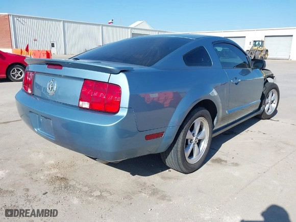 2008 Ford Mustang Deluxe with VIN 1ZVHT80N285126425, listed as a IAAI auction lot 41602360 with 61496 miles. Bid and sale history available at carsss.com. Image 4.