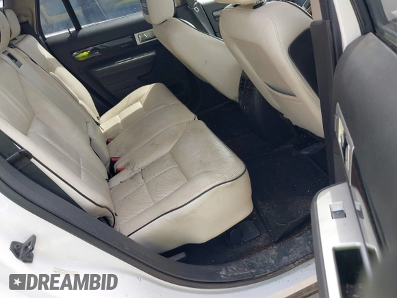 2010 Lincoln MKX z VIN 2LMDJ6JC2ABJ26385, wystawiony jako IAAI lot #42245218 z przebiegiem 238 611 mil mil oraz . Historia ofert i sprzedaży dostępna na DreamBid. Obrazek 8.