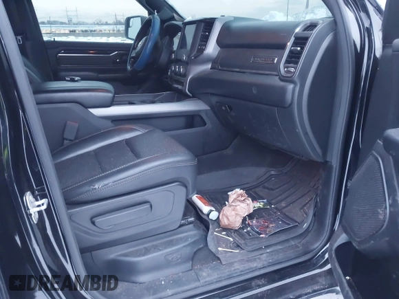 2020 Ram 1500 Big Horn z VIN 1C6RRFFG7LN285301, wystawiony jako IAAI lot #41241988 z przebiegiem 89 567 mil mil oraz . Historia ofert i sprzedaży dostępna na DreamBid. Obrazek 5.