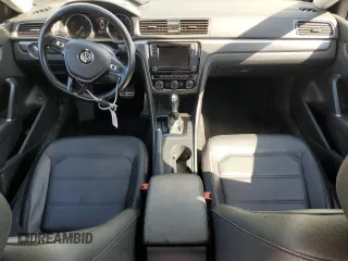 2018 Volkswagen Passat S z VIN 1VWAA7A32JC003739, wystawiony jako Copart lot #54166125 z przebiegiem 74 957 mil mil oraz Szkoda całkowita • Salvage title. Historia ofert i sprzedaży dostępna na DreamBid. Obrazek 8.